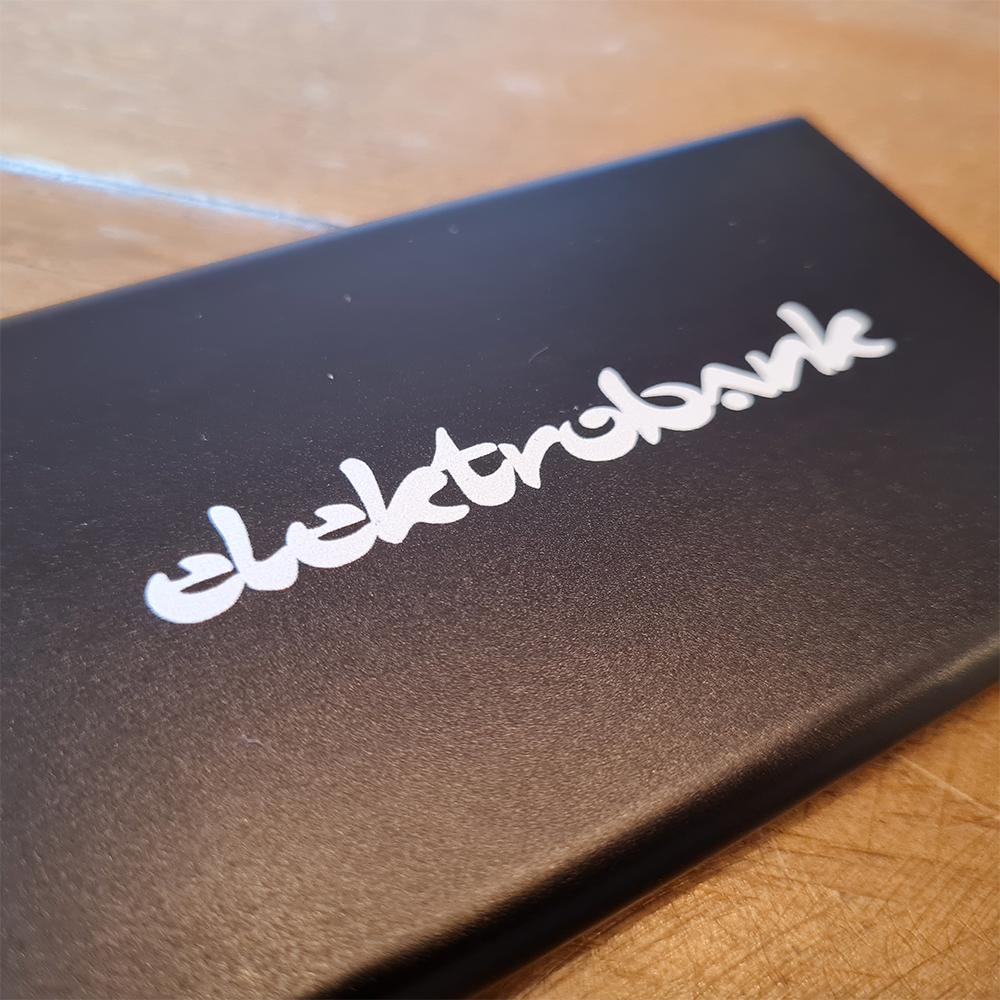 ELEKTROBANK PORTABLE CHARGER